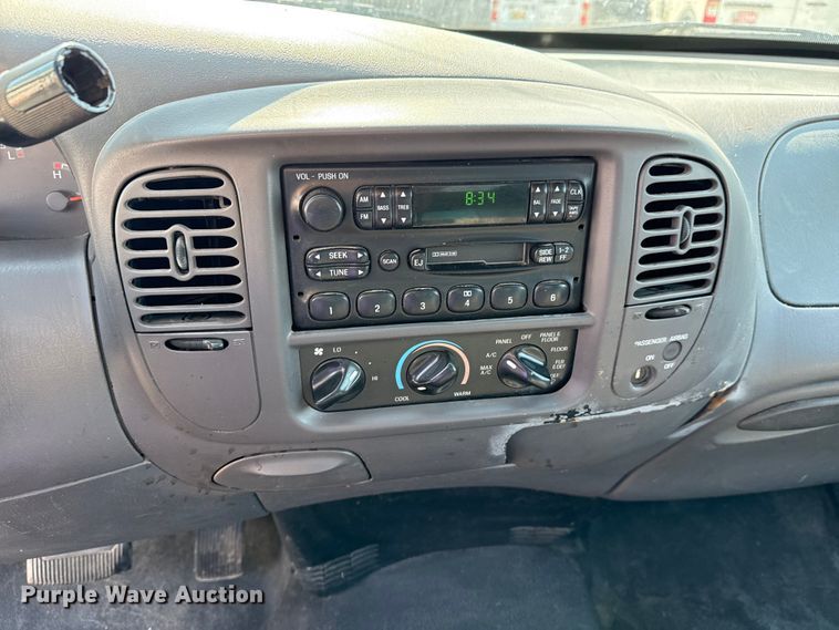 image for item DJ7798 2001 Ford F150 pickup truck