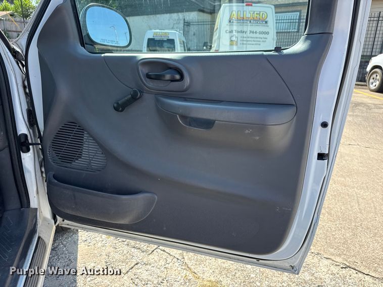 image for item DJ7798 2001 Ford F150 pickup truck