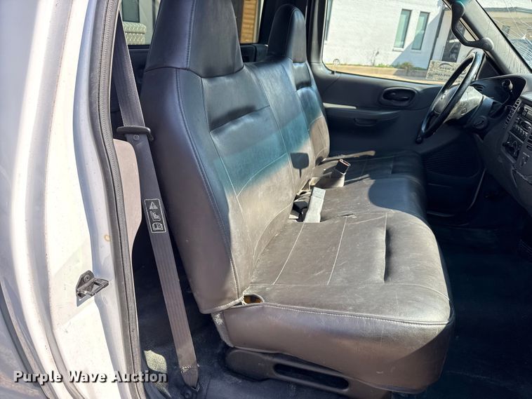 image for item DJ7798 2001 Ford F150 pickup truck