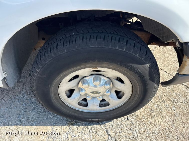 image for item DJ7798 2001 Ford F150 pickup truck