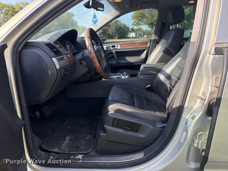 image for item DJ7817 2008 Volkswagen Touareg SUV