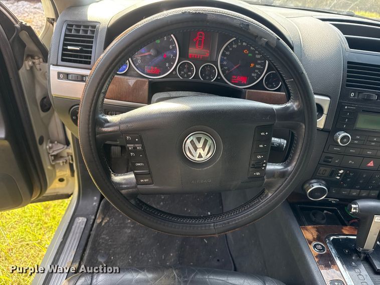 image for item DJ7817 2008 Volkswagen Touareg SUV