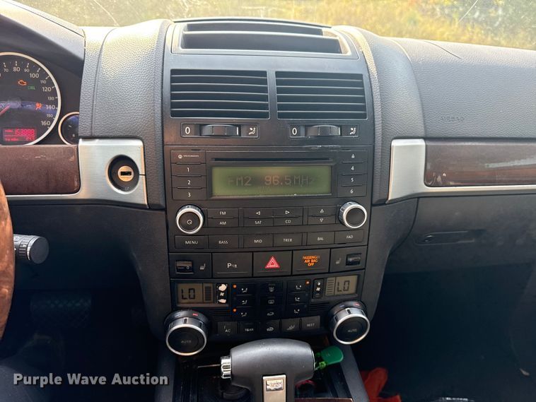 image for item DJ7817 2008 Volkswagen Touareg SUV