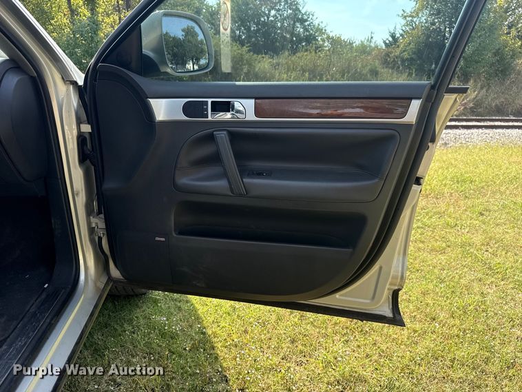 image for item DJ7817 2008 Volkswagen Touareg SUV