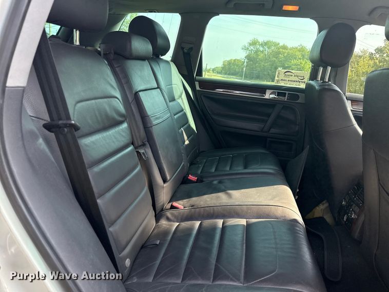 image for item DJ7817 2008 Volkswagen Touareg SUV