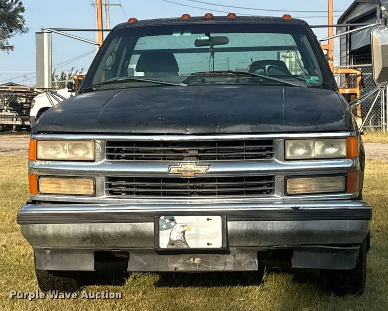 image for item DJ7818 1998 Chevrolet 3500 flatbed pickup truck