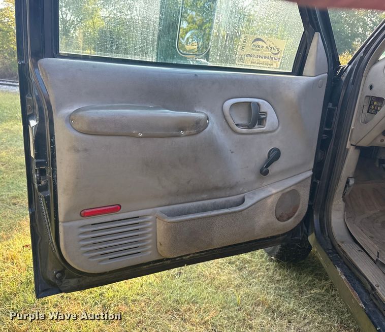 image for item DJ7818 1998 Chevrolet 3500 flatbed pickup truck