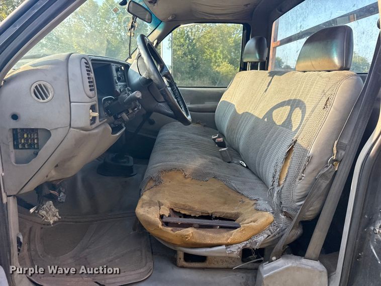 image for item DJ7818 1998 Chevrolet 3500 flatbed pickup truck