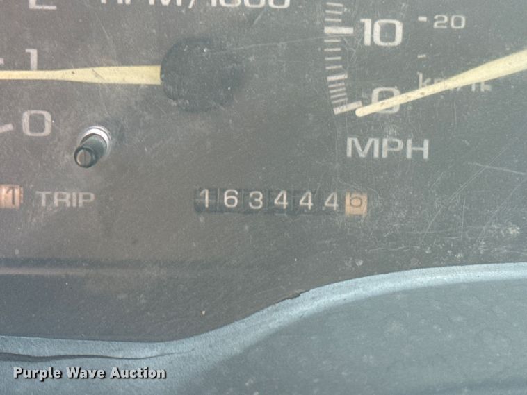 image for item DJ7818 1998 Chevrolet 3500 flatbed pickup truck