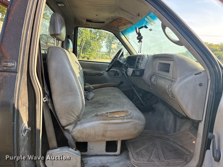 image for item DJ7818 1998 Chevrolet 3500 flatbed pickup truck