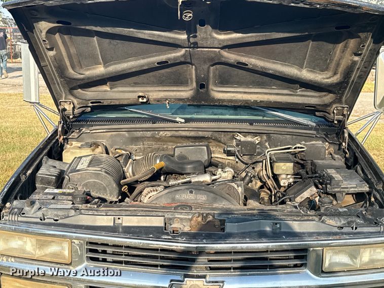 image for item DJ7818 1998 Chevrolet 3500 flatbed pickup truck