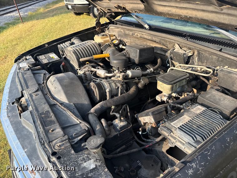 image for item DJ7818 1998 Chevrolet 3500 flatbed pickup truck