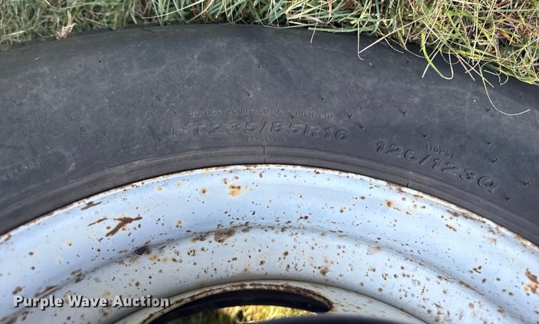 image for item DJ7818 1998 Chevrolet 3500 flatbed pickup truck