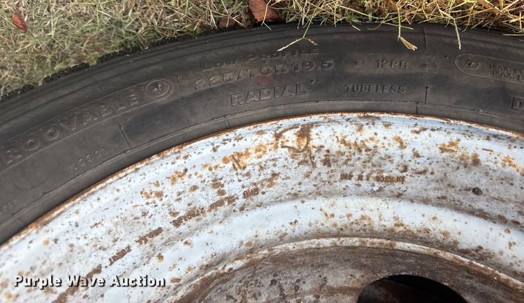 image for item DJ7818 1998 Chevrolet 3500 flatbed pickup truck