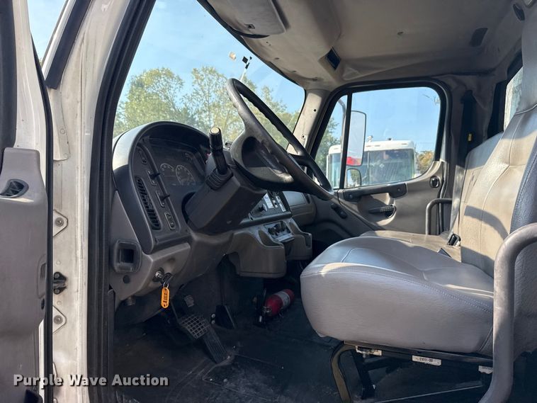 image for item DJ7819 2013 Freightliner Business Class M2 box truck