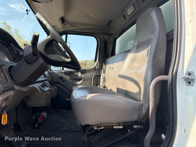 image for item DJ7819 2013 Freightliner Business Class M2 box truck