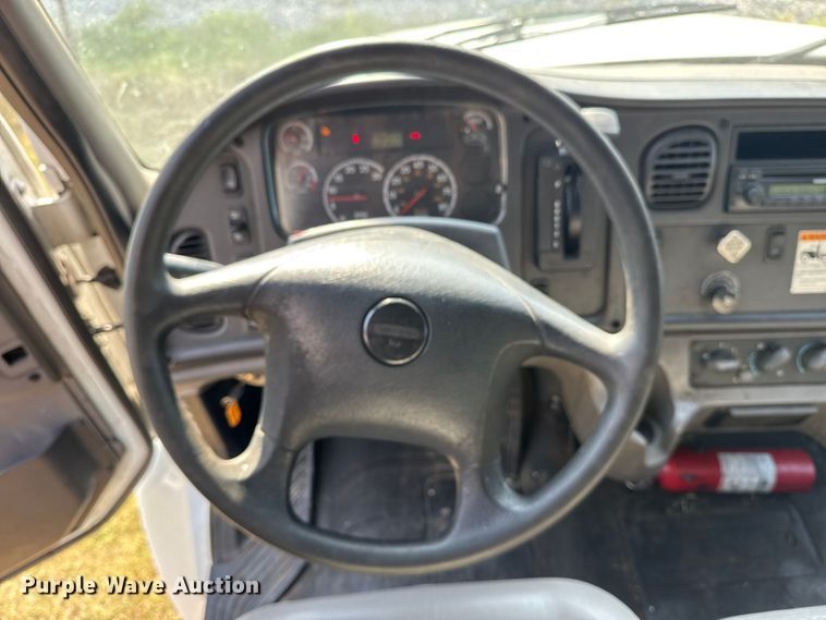 image for item DJ7819 2013 Freightliner Business Class M2 box truck