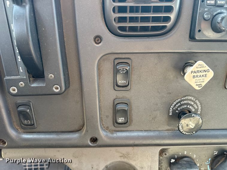 image for item DJ7819 2013 Freightliner Business Class M2 box truck