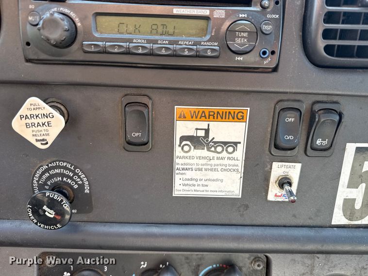 image for item DJ7819 2013 Freightliner Business Class M2 box truck