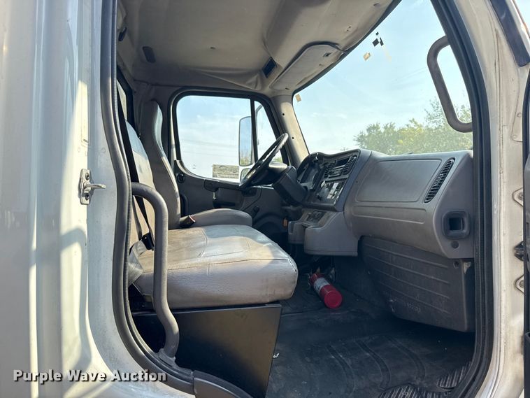 image for item DJ7819 2013 Freightliner Business Class M2 box truck