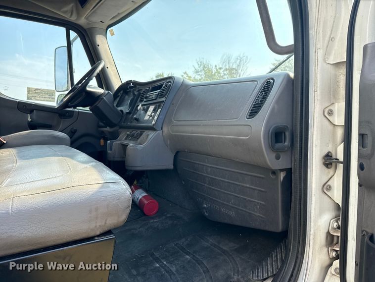 image for item DJ7819 2013 Freightliner Business Class M2 box truck