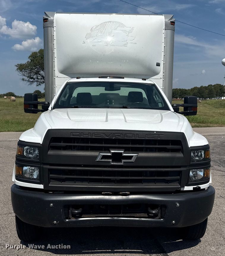 image for item DJ7821 2019 Chevy Silverado 6500HD box truck