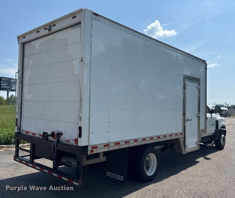 image for item DJ7821 2019 Chevy Silverado 6500HD box truck