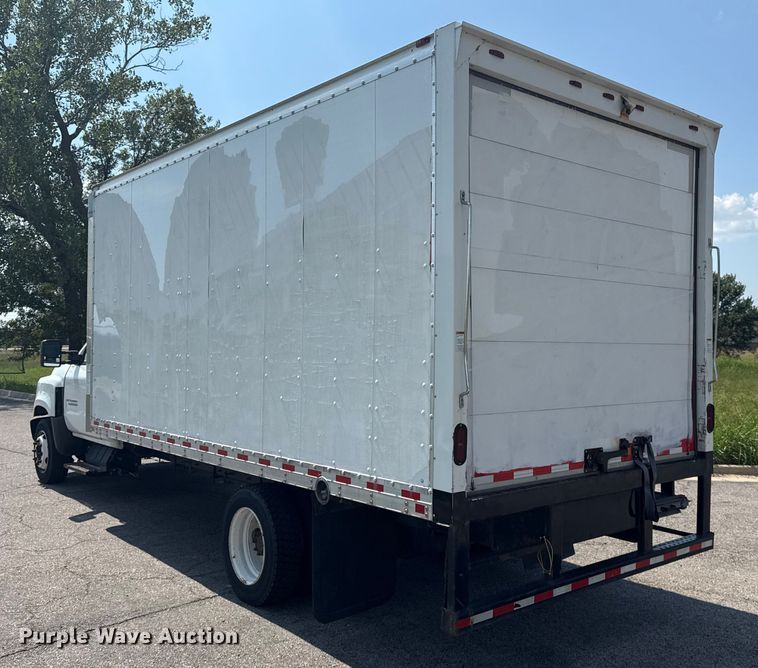 image for item DJ7821 2019 Chevy Silverado 6500HD box truck