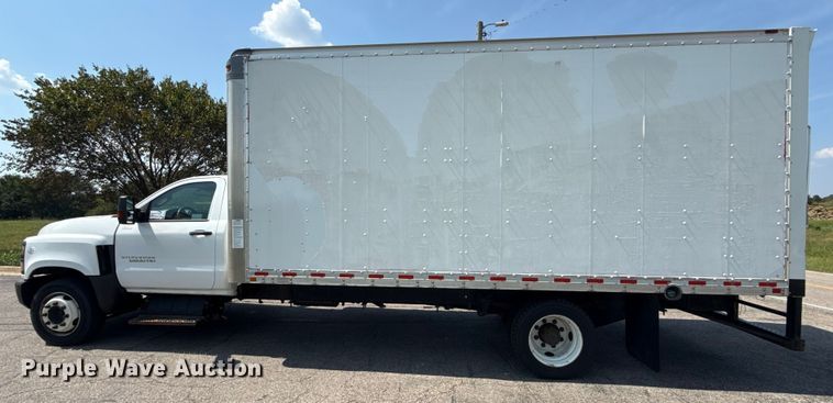 image for item DJ7821 2019 Chevy Silverado 6500HD box truck