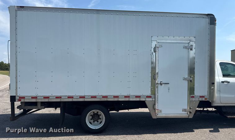 image for item DJ7821 2019 Chevy Silverado 6500HD box truck