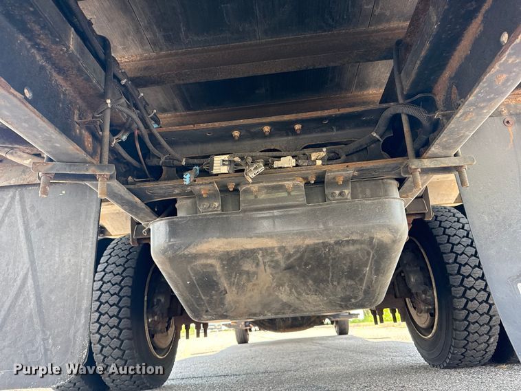 image for item DJ7821 2019 Chevy Silverado 6500HD box truck