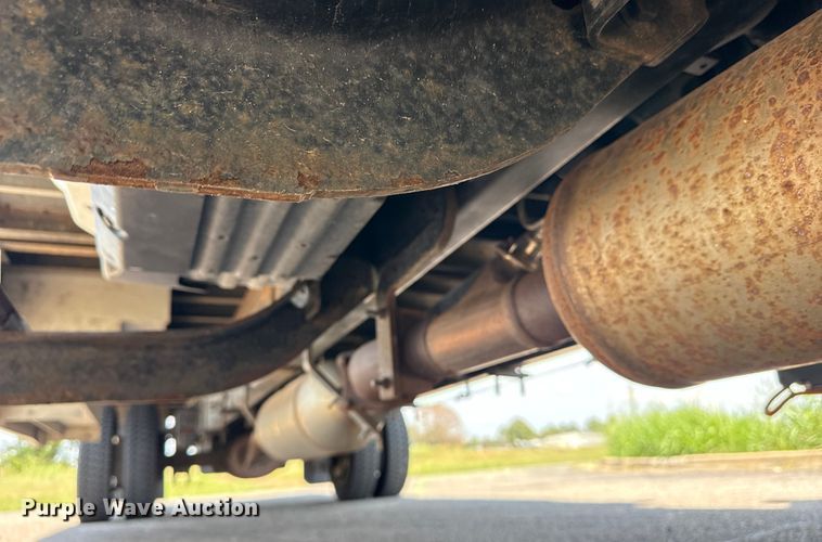 image for item DJ7821 2019 Chevy Silverado 6500HD box truck