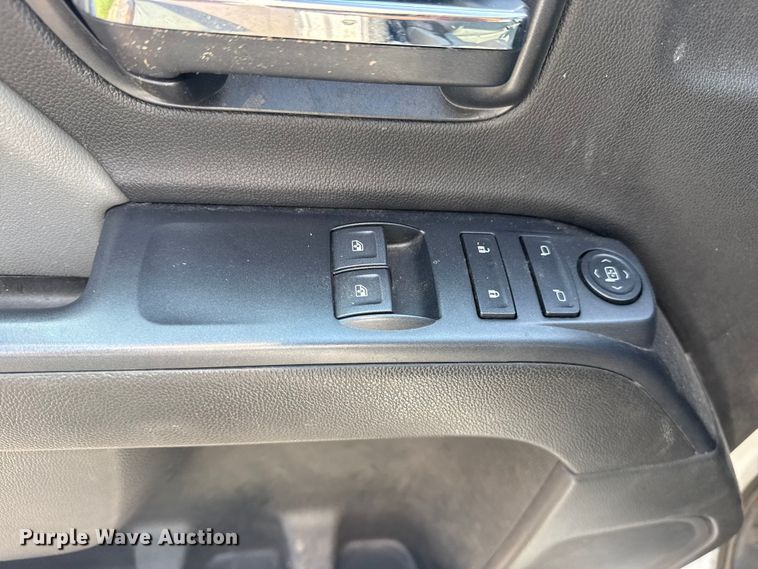 image for item DJ7821 2019 Chevy Silverado 6500HD box truck