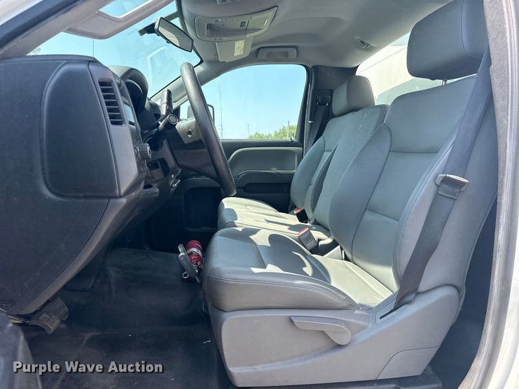 image for item DJ7821 2019 Chevy Silverado 6500HD box truck