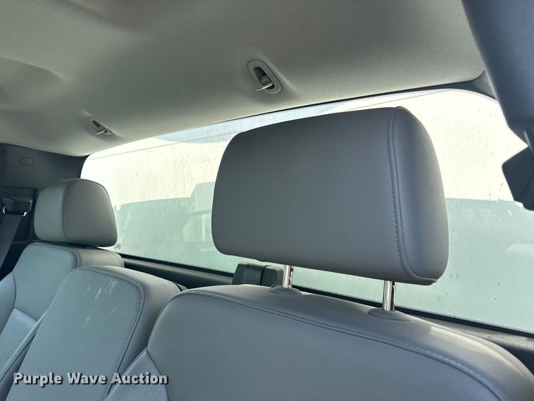 image for item DJ7821 2019 Chevy Silverado 6500HD box truck