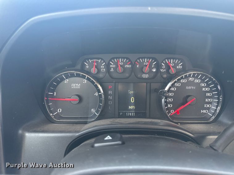 image for item DJ7821 2019 Chevy Silverado 6500HD box truck