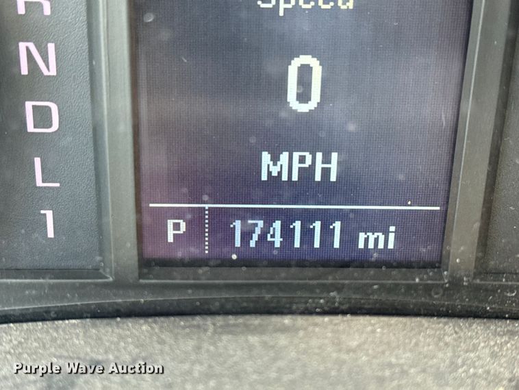 image for item DJ7821 2019 Chevy Silverado 6500HD box truck