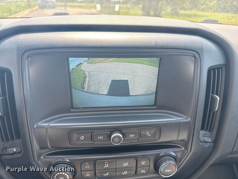 image for item DJ7821 2019 Chevy Silverado 6500HD box truck