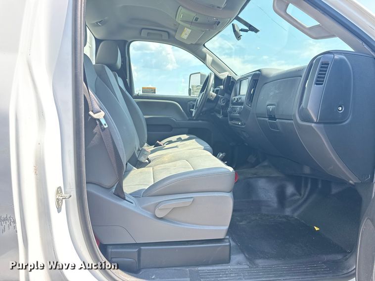 image for item DJ7821 2019 Chevy Silverado 6500HD box truck