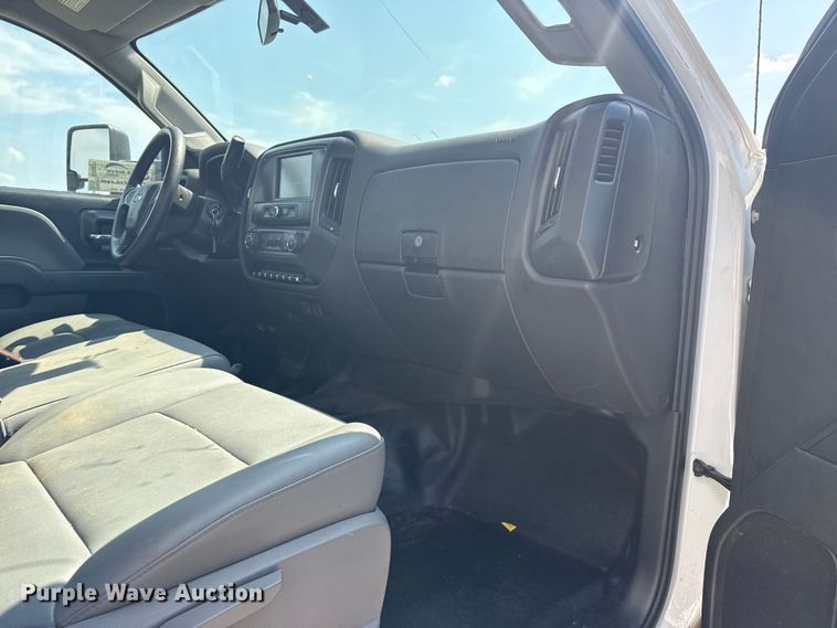 image for item DJ7821 2019 Chevy Silverado 6500HD box truck