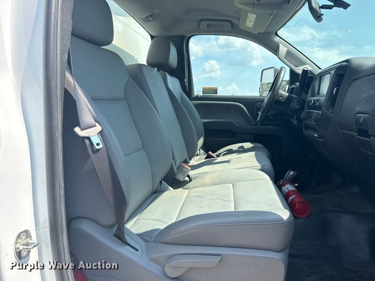 image for item DJ7821 2019 Chevy Silverado 6500HD box truck