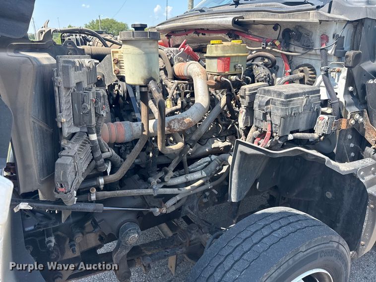 image for item DJ7821 2019 Chevy Silverado 6500HD box truck