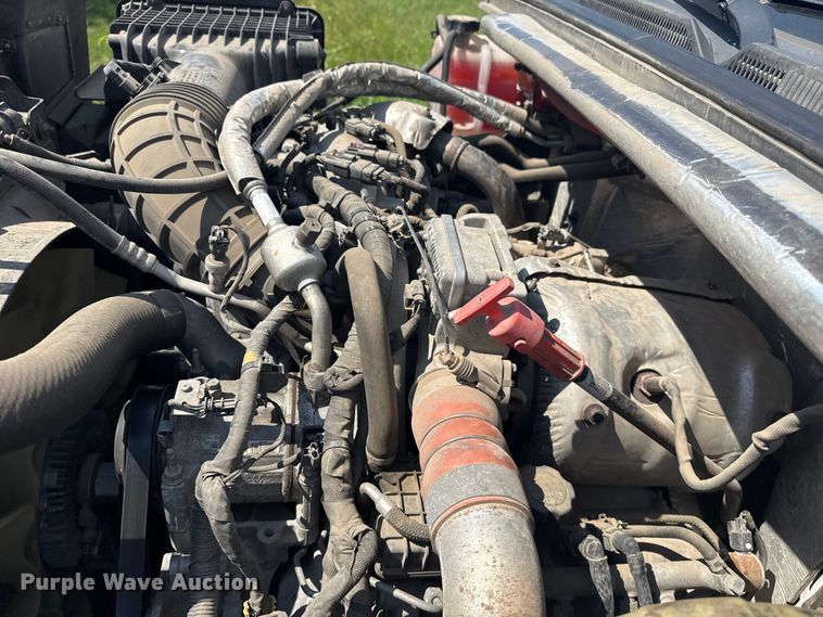 image for item DJ7821 2019 Chevy Silverado 6500HD box truck