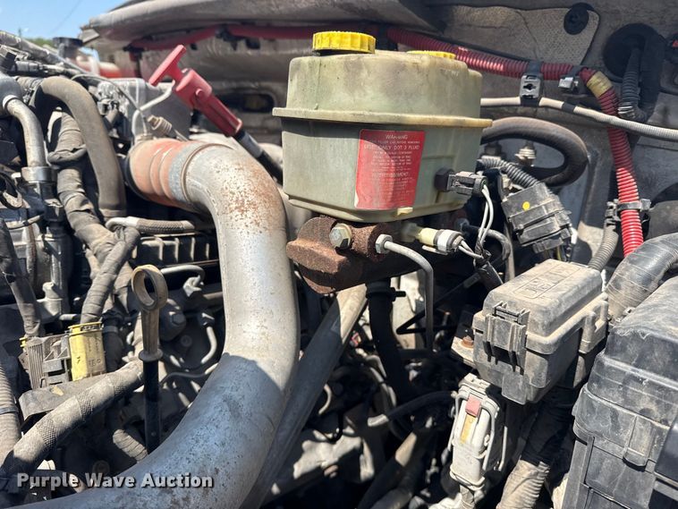 image for item DJ7821 2019 Chevy Silverado 6500HD box truck