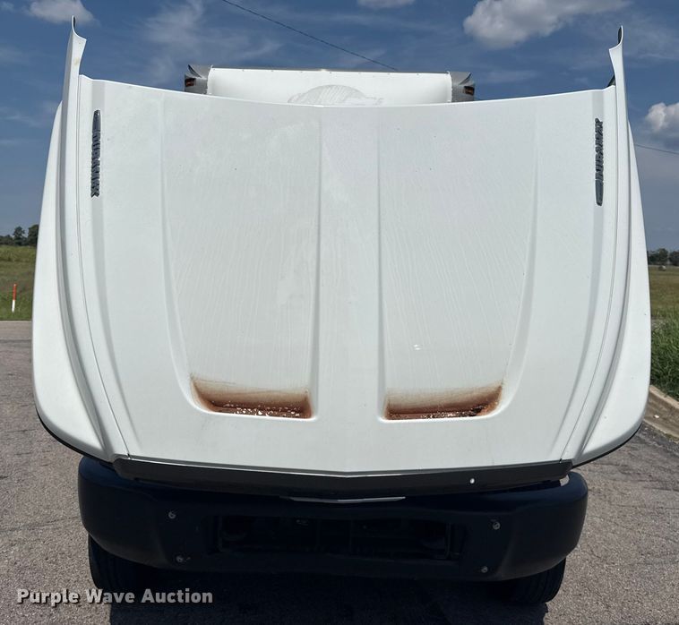 image for item DJ7821 2019 Chevy Silverado 6500HD box truck