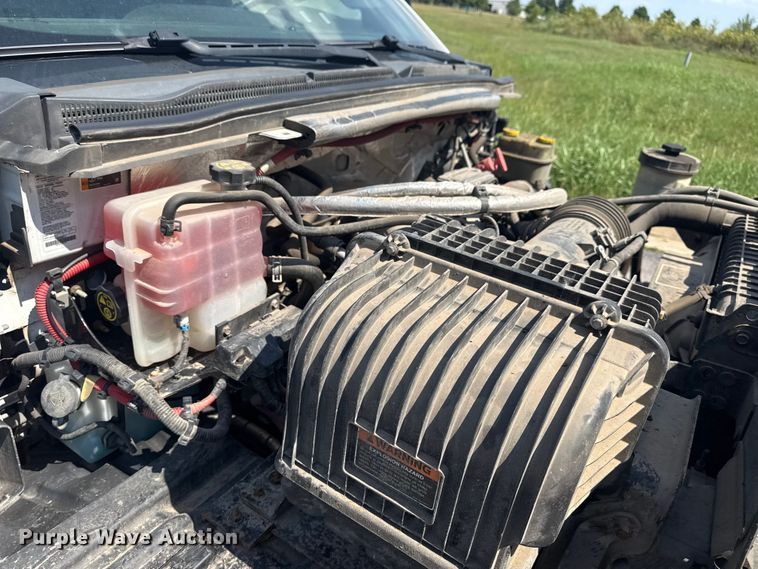 image for item DJ7821 2019 Chevy Silverado 6500HD box truck