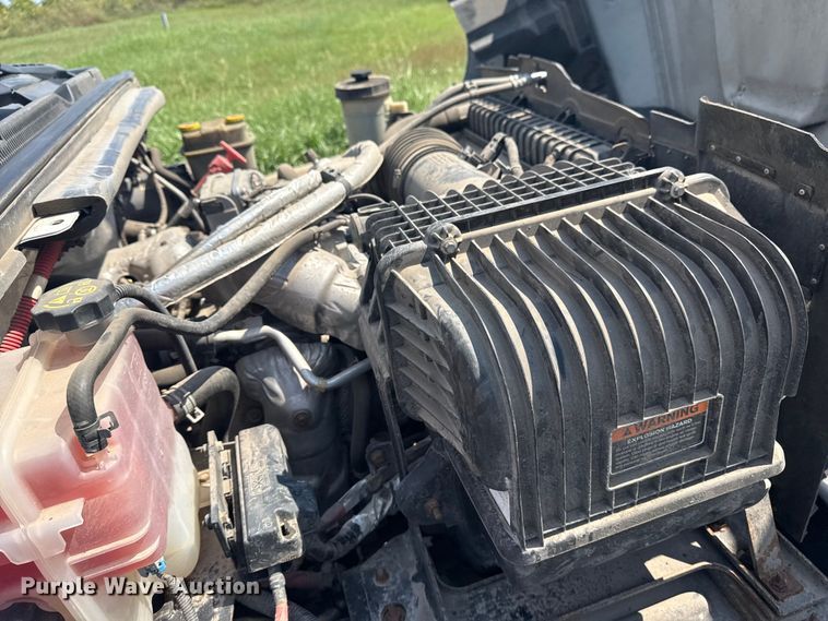 image for item DJ7821 2019 Chevy Silverado 6500HD box truck