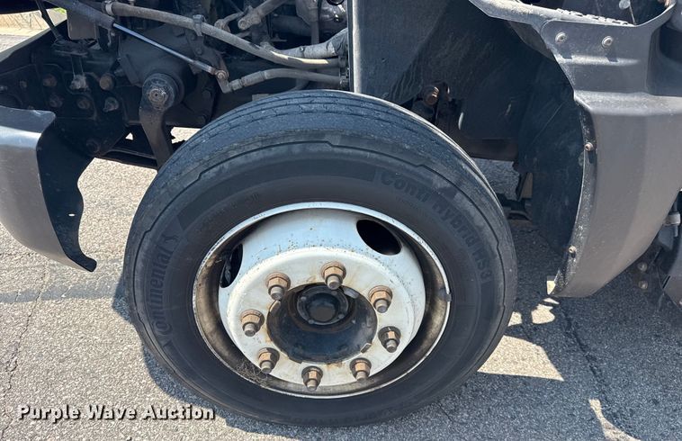 image for item DJ7821 2019 Chevy Silverado 6500HD box truck