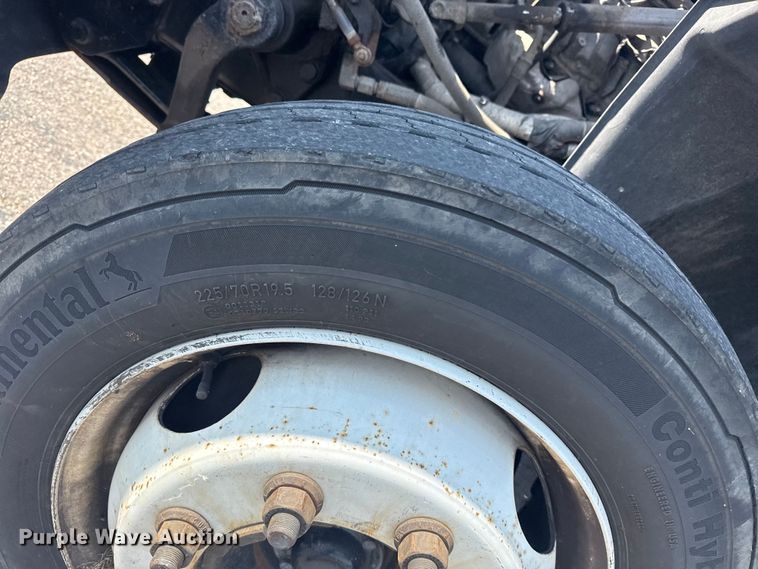 image for item DJ7821 2019 Chevy Silverado 6500HD box truck