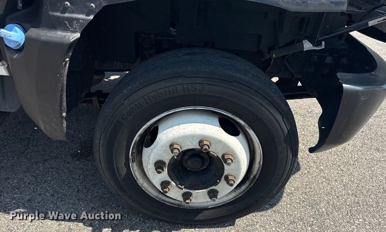 image for item DJ7821 2019 Chevy Silverado 6500HD box truck